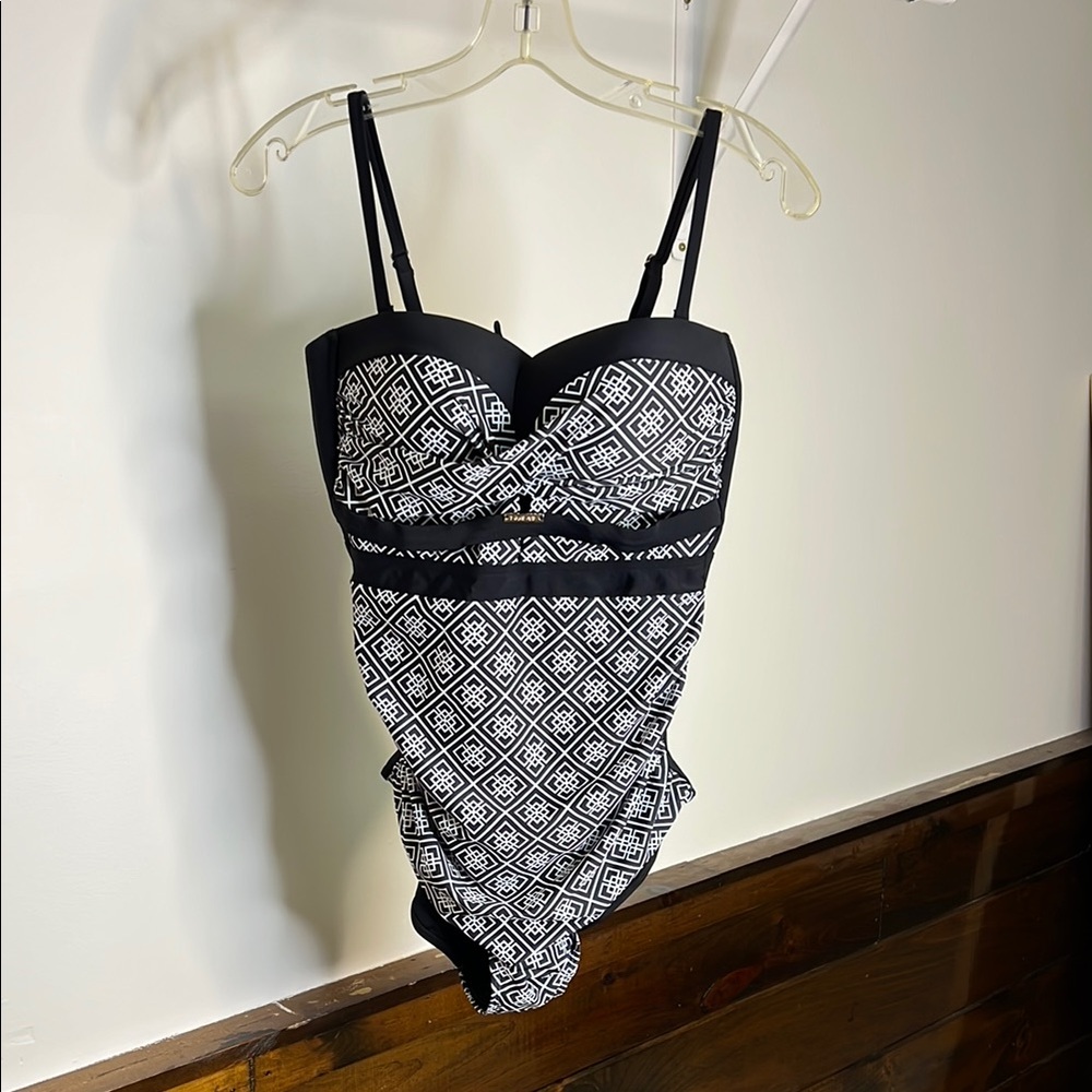 NWT Amazon Black and White Patterned Swimsuit- L